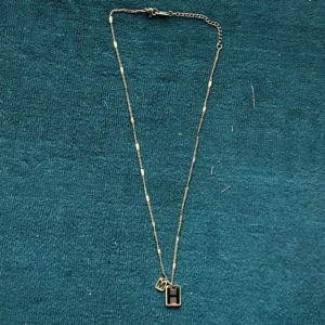 dh-75-3-2 سلسلة حروف شخصية مزدوجة (M & H) - عقد بدلايات مربعة وسلسلة بار-لينك عصرية ( الاستانلستيل ) - DH-75-3