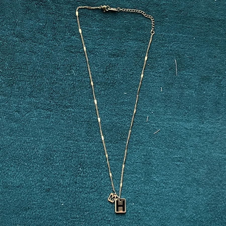 dh-75-3-2 سلسلة حروف شخصية مزدوجة (M & H) - عقد بدلايات مربعة وسلسلة بار-لينك عصرية ( الاستانلستيل ) - DH-75-3