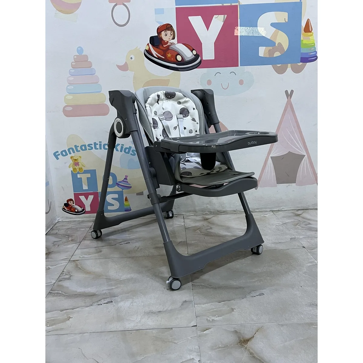 كرسي طعام Burbay《بورباي DM-140》5 مستويات ارتفاع + قابل للطي + عجلات 360 + يمكن تحويله لهزاز + تحكم في الهزاز بالكهربا + ريموت كنترول + امكانية تشغيل موسيقي بالبلوتوث