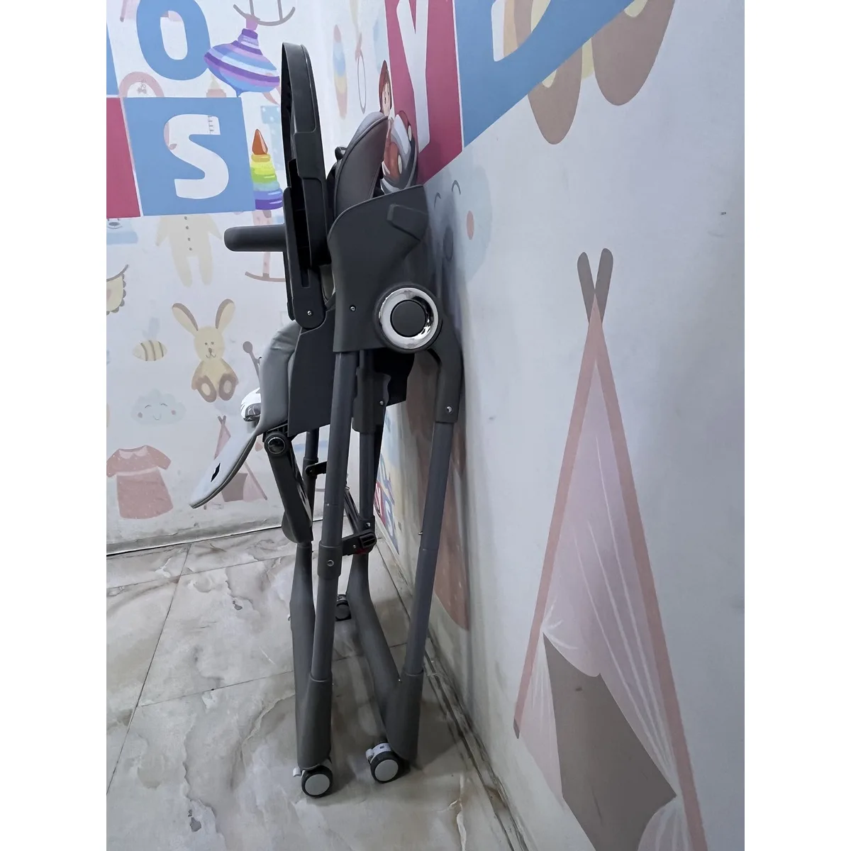 كرسي طعام Burbay《بورباي DM-140》5 مستويات ارتفاع + قابل للطي + عجلات 360 + يمكن تحويله لهزاز + تحكم في الهزاز بالكهربا + ريموت كنترول + امكانية تشغيل موسيقي بالبلوتوث