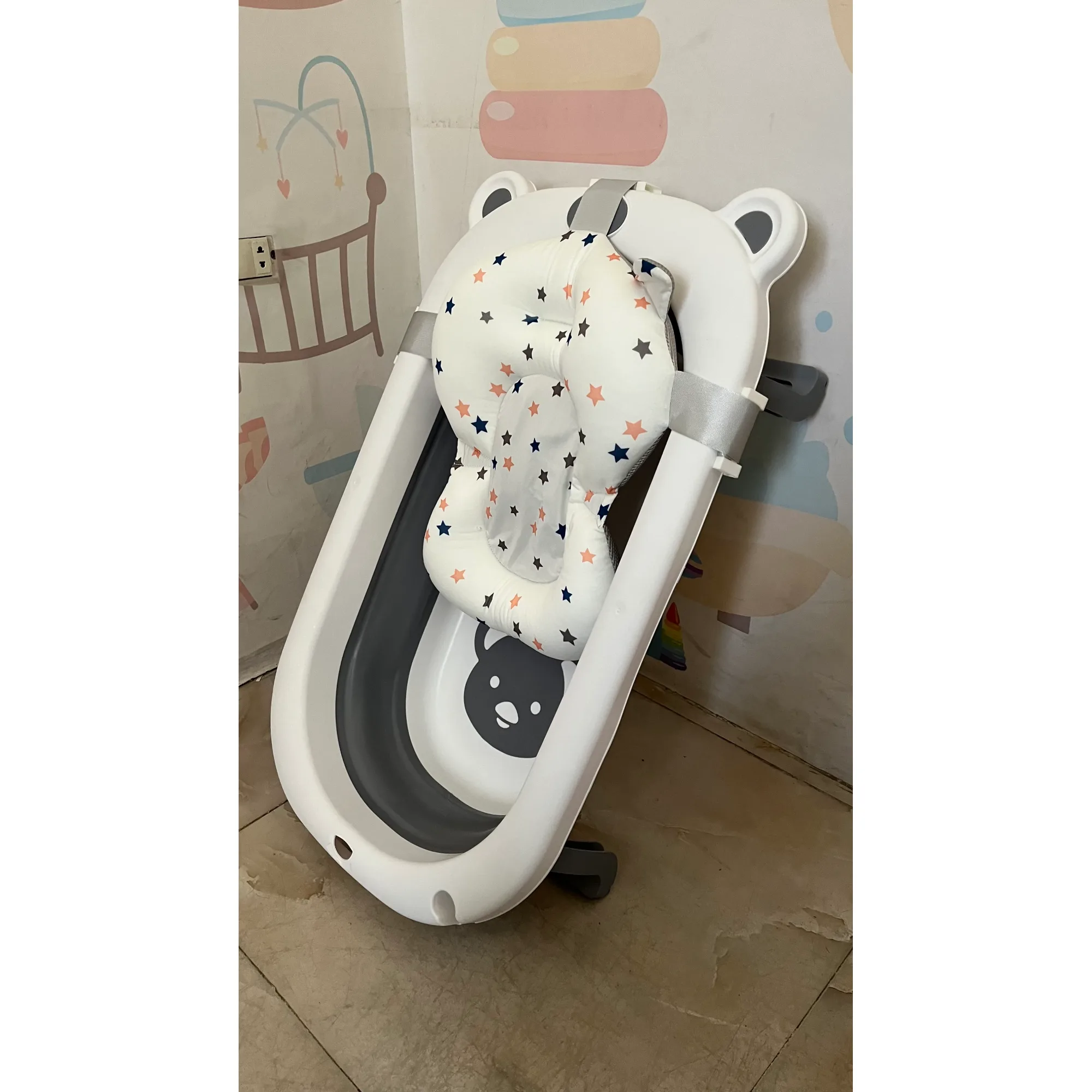 بانيو أطفال قابل للطي مقاس 75x45x20 سم مع مخدة ودلو ومغرفة - MK2525-1